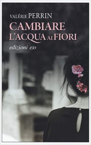 copertina del libro cambiare l'acqua ai fiori